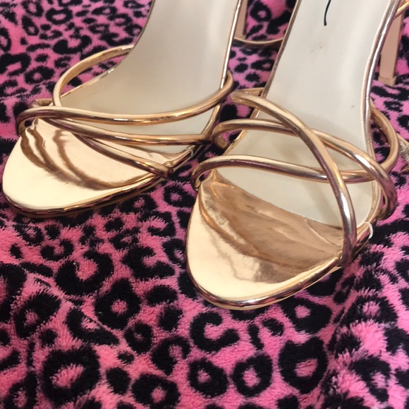 Classy Simple pump - Picture 2 of 3